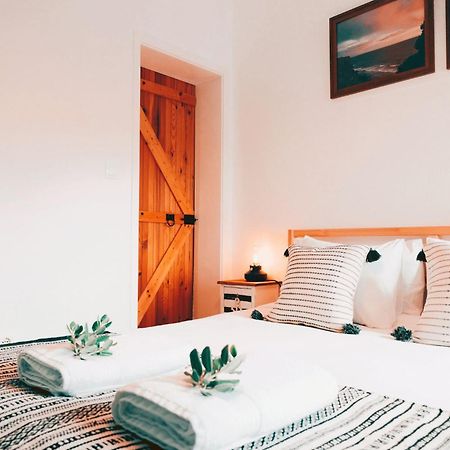 Um Lugar Ao Sol Beach House Azenhas Do Mar Sintra Exterior photo