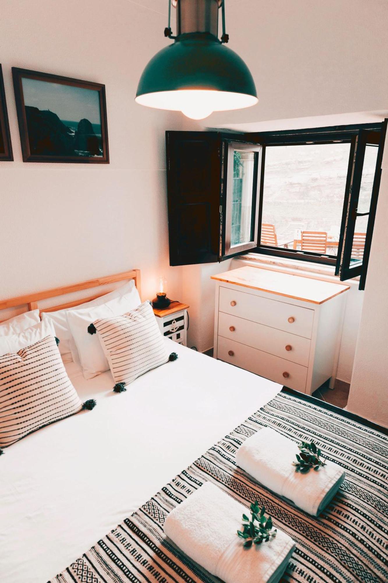 Um Lugar Ao Sol Beach House Azenhas Do Mar Sintra Exterior photo